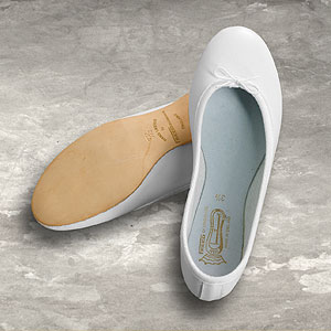 Search Our Coupons In in Kansas, the company, still Hill Brothers Shoe Company at that time, was bought by Volume Shoe. They renamed approximately all 25 stores as Payless.